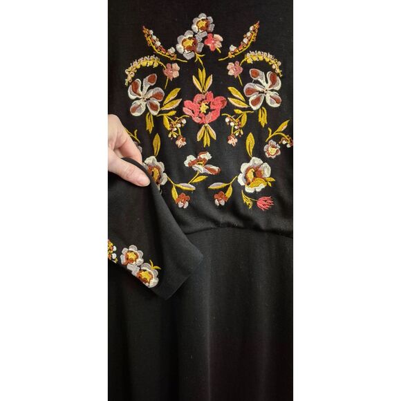 The Loft Size 12 Gorgeous Embroidered Floral Long Sleeved Dress Black Rayon EUC - Picture 3 of 3